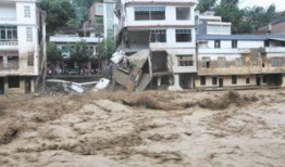 各大新闻爆料大石桥水灾,突发洪水肆虐，家园受损，救援行动紧急展开